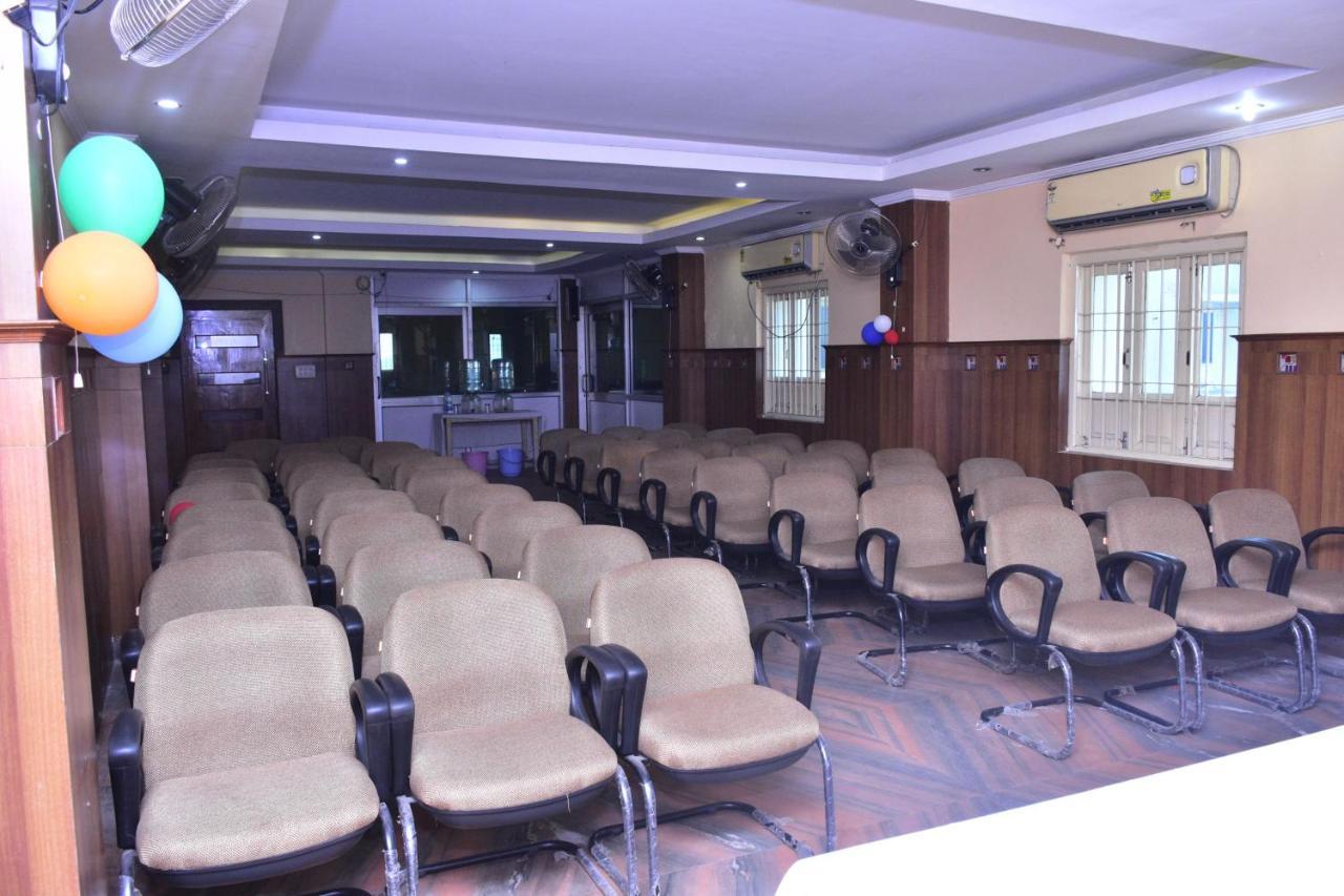 Hotel Mid East Haridaspur Exterior photo