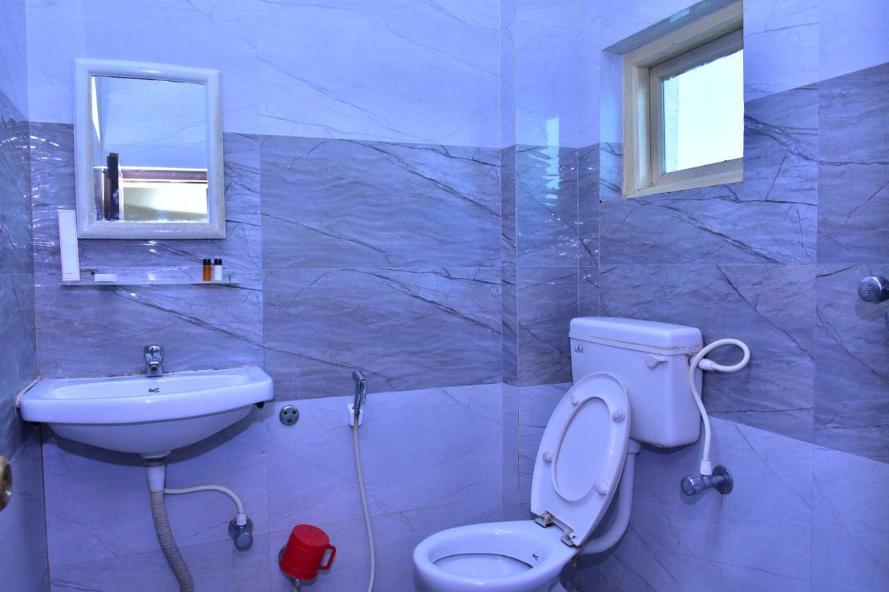 Hotel Mid East Haridaspur Exterior photo